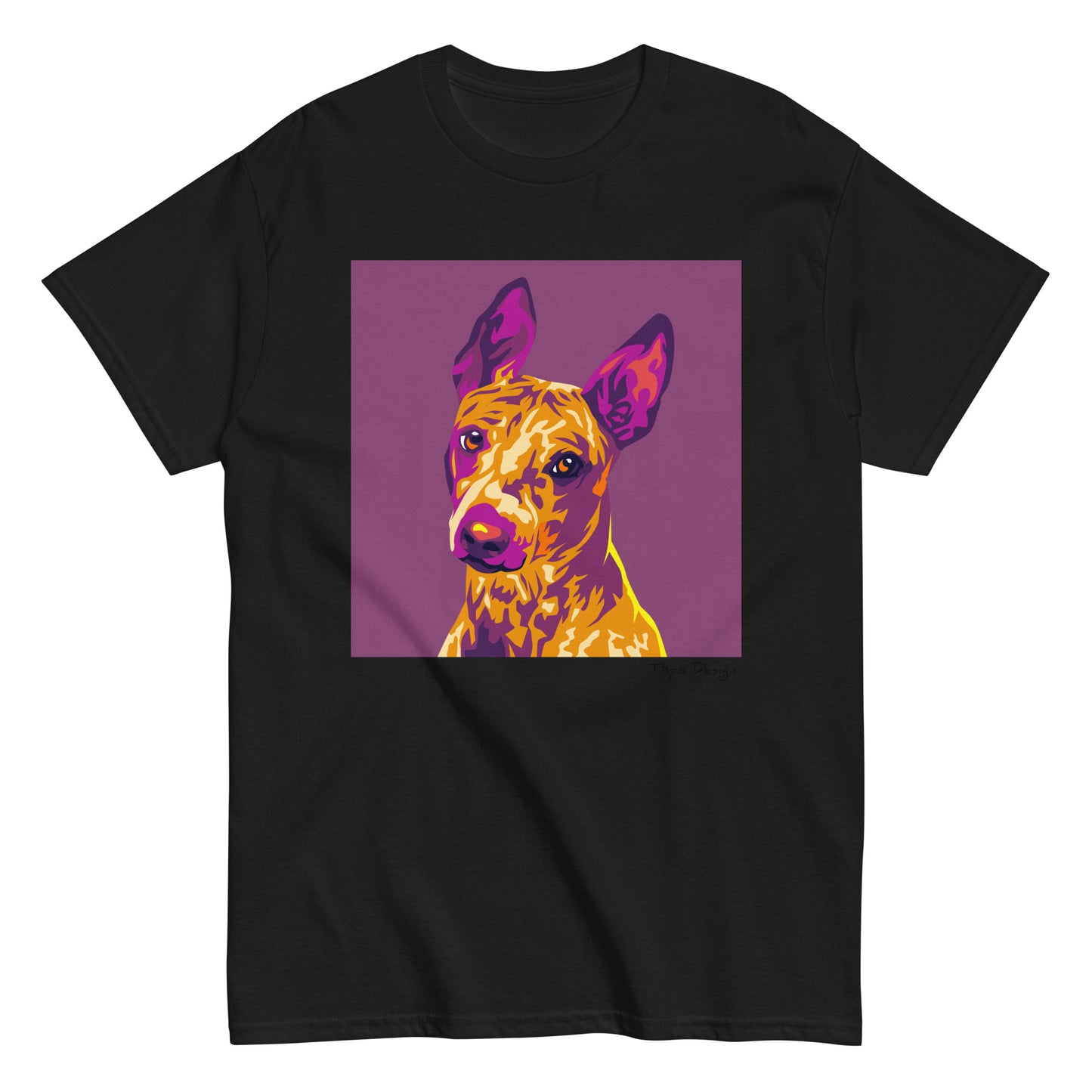 Musta T-paita, Printti jossa Pop Art tyylinen amerikankarvatonterrieri violetilla taustalla.