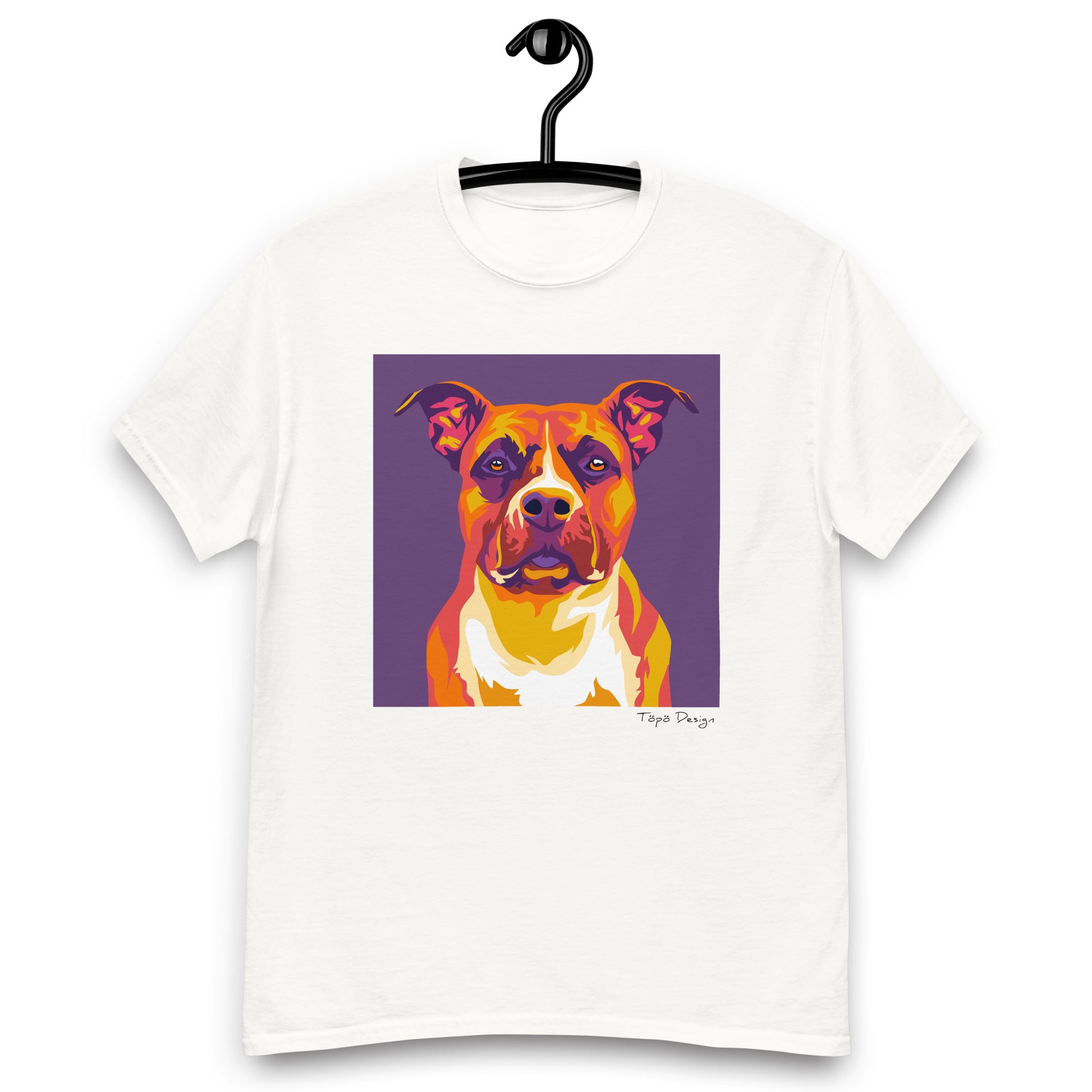 Puhtaanvalkoinen T-paita, Printti jossa Pop Art tyylinen amstaffi violetilla taustalla. 
